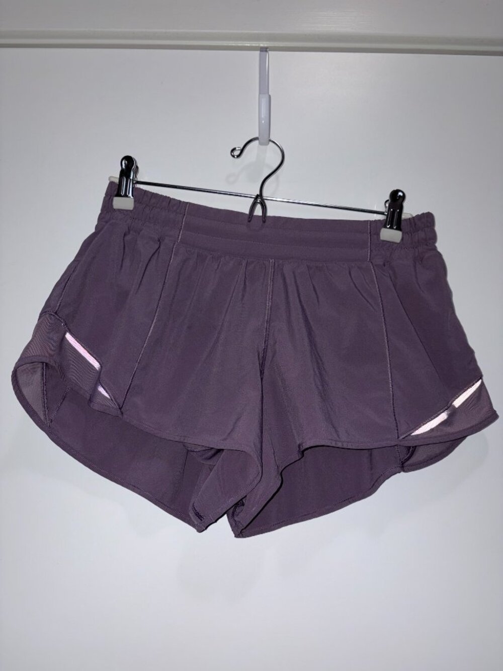 Lululemon Hotty Hot Low-Rise 2.5" Shorts